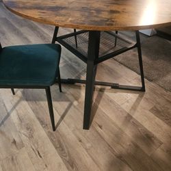 Dining  Table / 2 Chairs