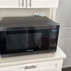 Samsung 1.9 cu ft Countertop Microwave
