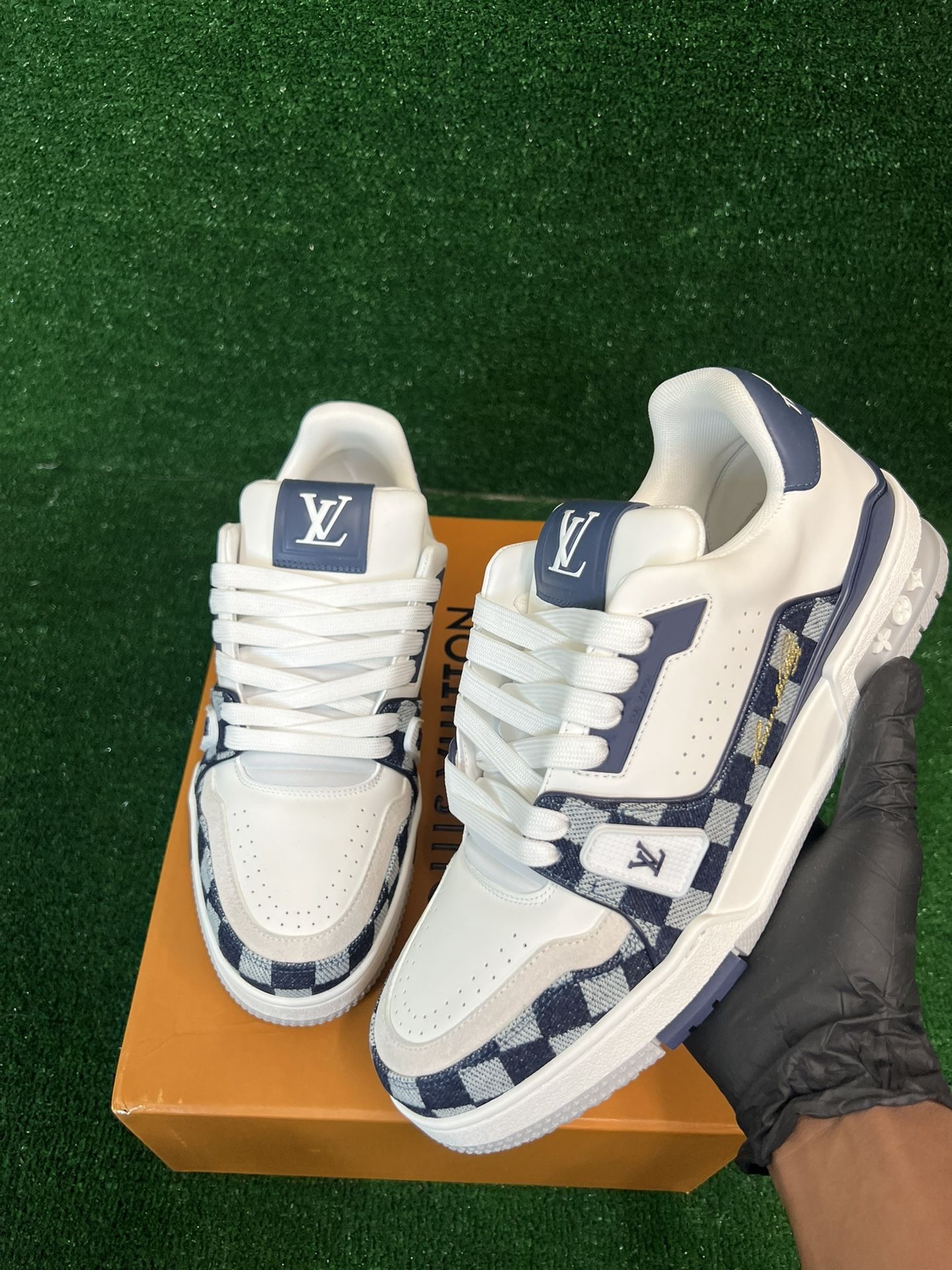 Lv Trainers
