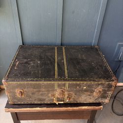 Antiq Steamer Trunk 32x21x10 Flat Top Black Footlocker Chest Coffee Table As Is