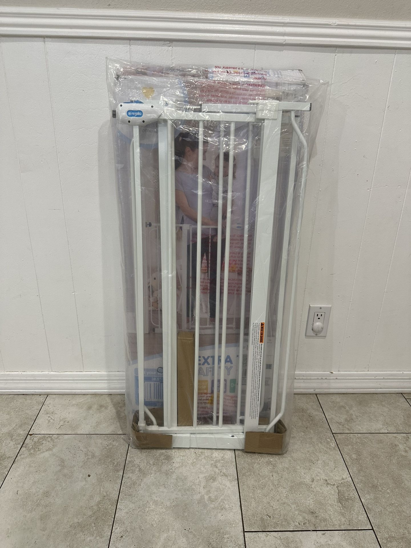 Extra Tall Adjustable Pet Gate / Baby Gate - Fits Openings 29” - 38.5”