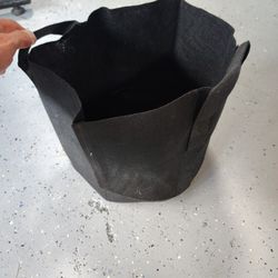 5 Gallon Flower Pots $1 Each 