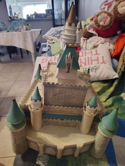 Cinderella Castle Retired With  Pieces . Excellent Condition 