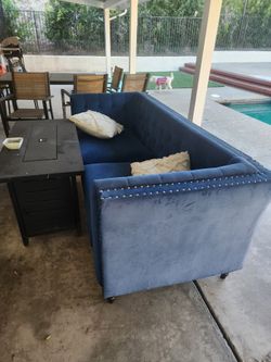 Free Couch 2