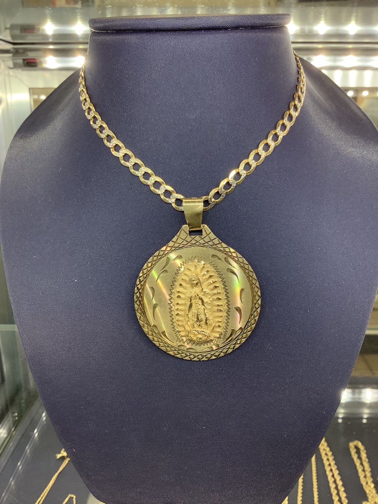 Gold Pendant Chain