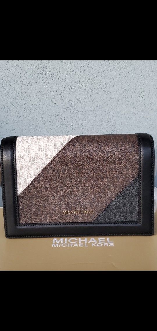 Michael Kors Crossbody ✨️ 3 Colors Available ✨️