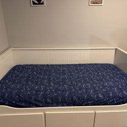 Twin Day Bed W/drawers