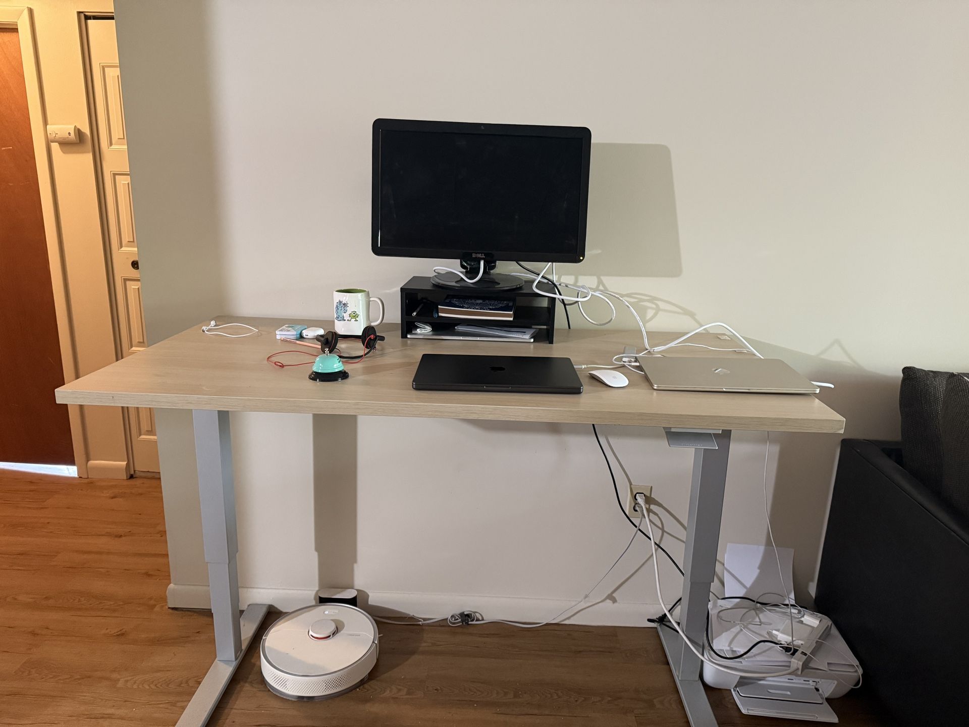 Standing desk Humanscale