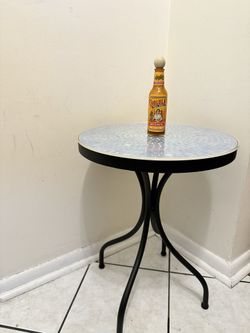 Round cadiz outdoor accent table online