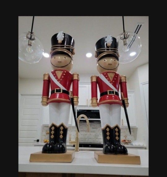 X-LARGE CHRISTMAS SOLDIERS 3 Feet