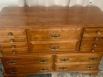 Vintage Salem Square Solid Maple 10-Drawer Dresser