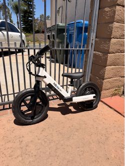 White hiboy BK1 electric bike for 2-5 year old kids