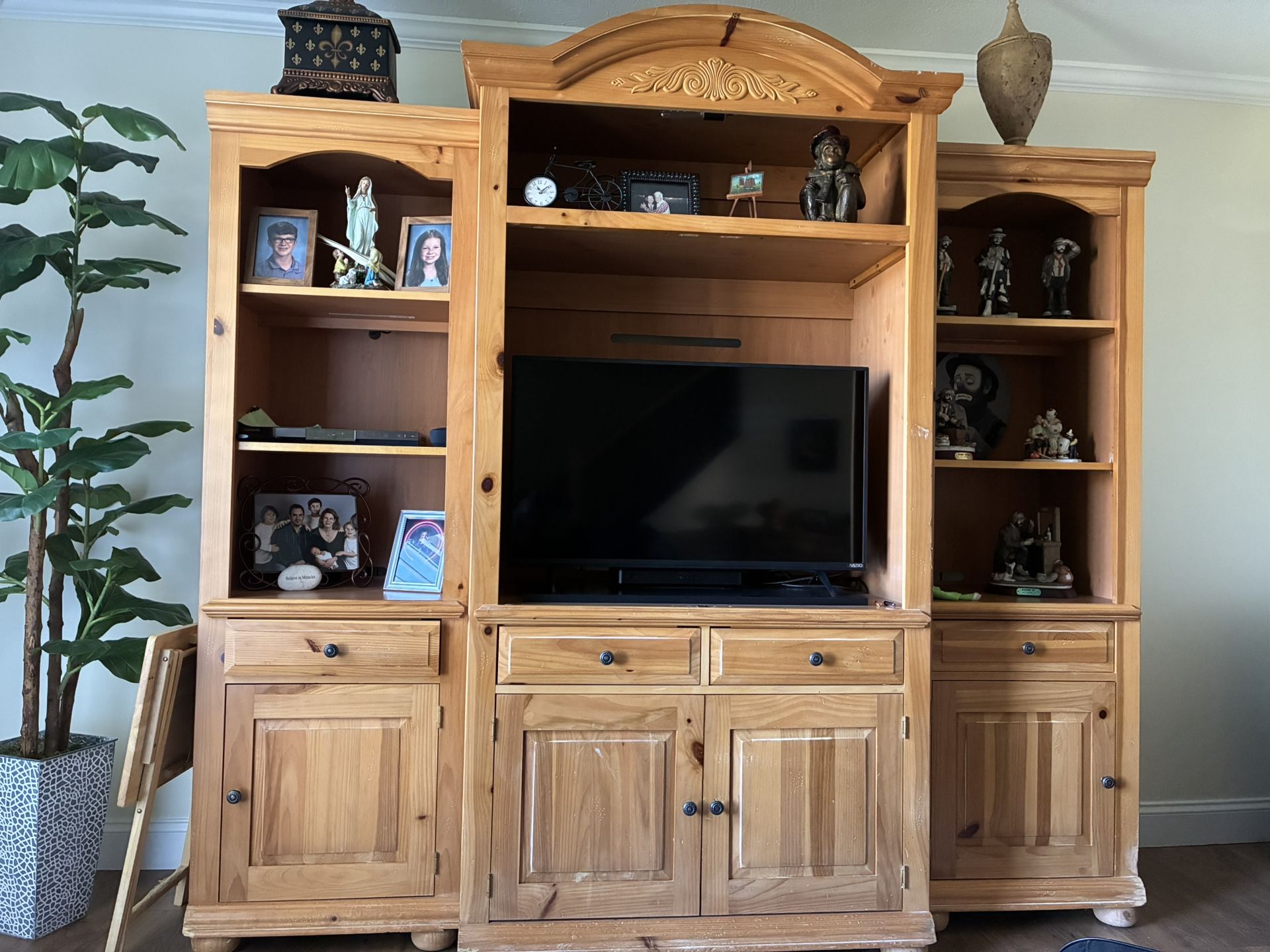 Brand Henredon Color Natural