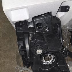 HEAD LIGHT BRAND NEW FOR TOYOTA TUNDRA  2017 /2021