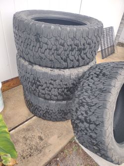 Four used tires lt30550r 20$450