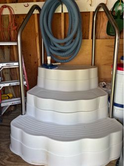Pool steps