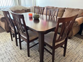 Dining table & 5 chairs