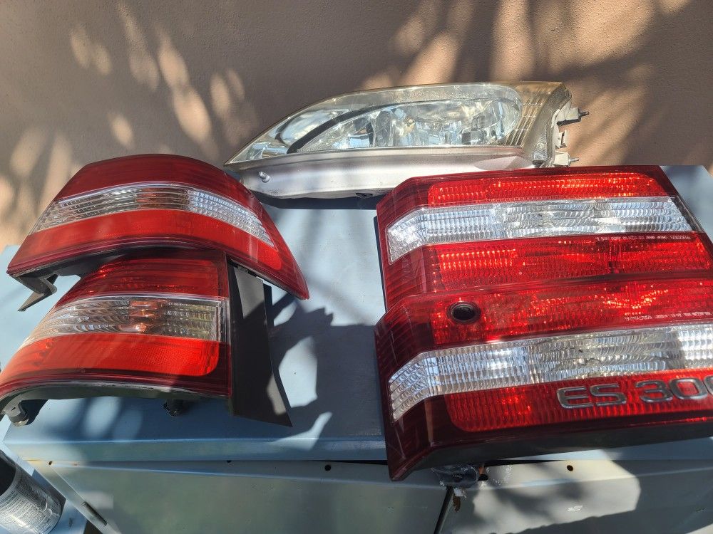 Tail Lights And Headlight For ES 300 LEXUS
