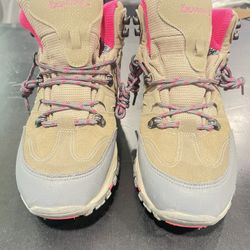 Women’s Bearpaw Hiking Boots 