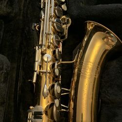 Selmer Bundy Alto Saxophone With a Hard Carry Case. 