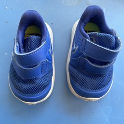 Nike shoes  2C