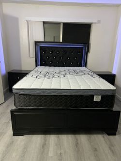 Queen Size Bed Frame new in a box we offer same day delivery.     Cama Queen con Colchon Incluido Nueva en caja