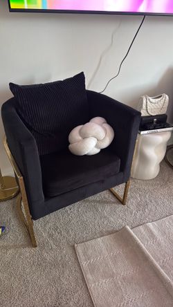 Black and gold chair