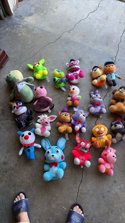 Five nights of Freddy plushies