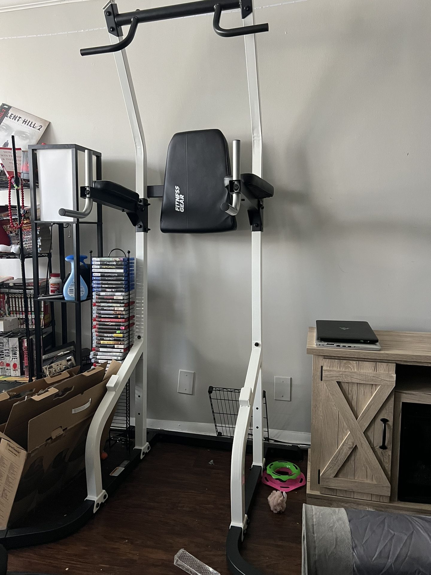 workout equipment power tower and bench