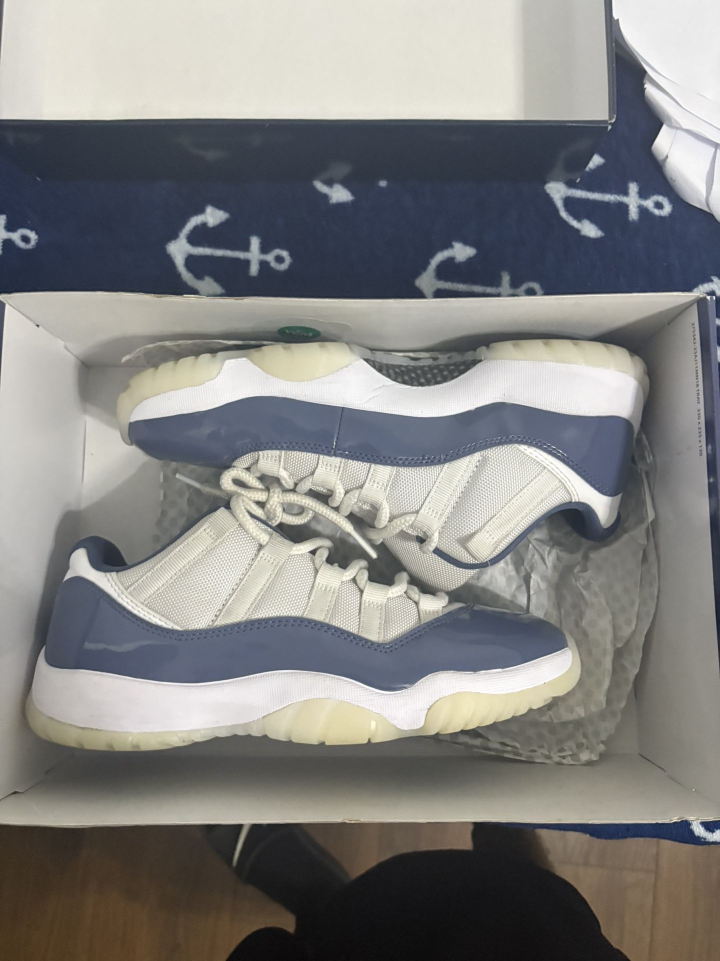 JORDAN 11s Diffused BlueSize 8