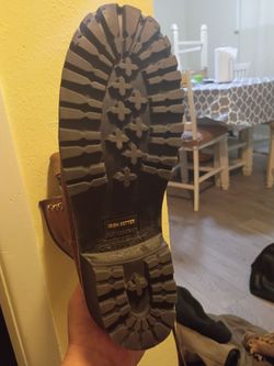 Red Wings  Irish setter size 11 . 40.00 OBO
