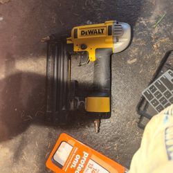 Dewalt 18 Gauge Brad Nailer