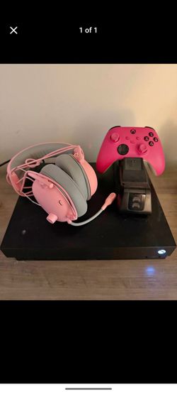 1 TB Xbox One S w/ Controller & Charger Dock