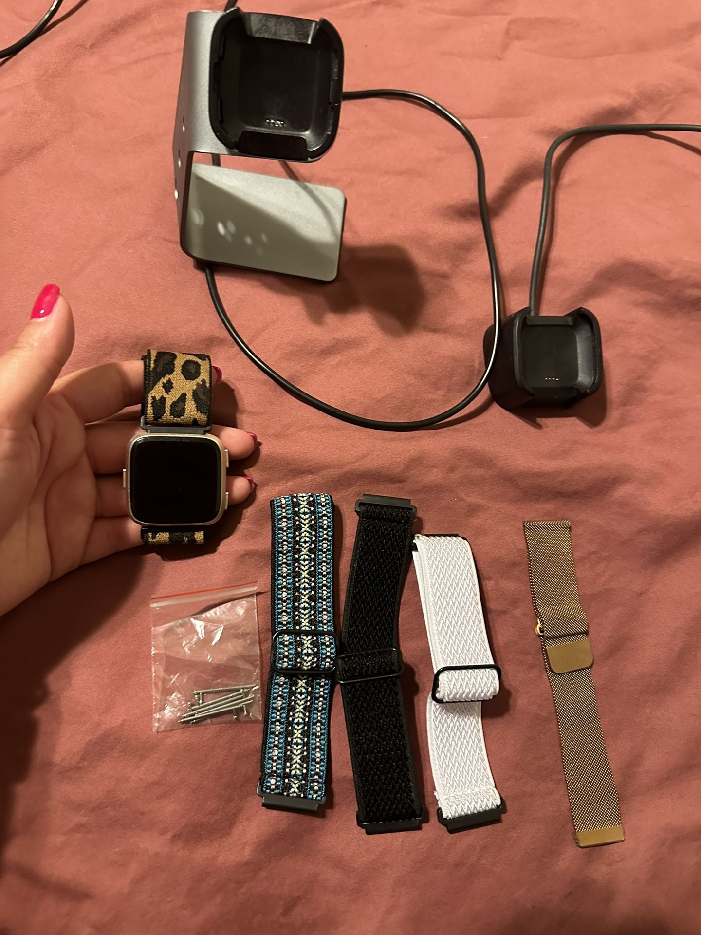 Fitbit VERSA with 5 Exchangeable Bands