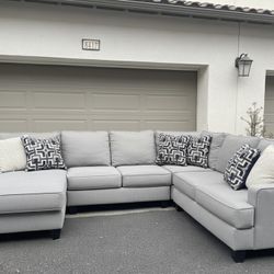 Huge Light Grey Sectional Couch Sofa From Mor Furniture In Excellent Condition - FREE DELIVERY 🚛