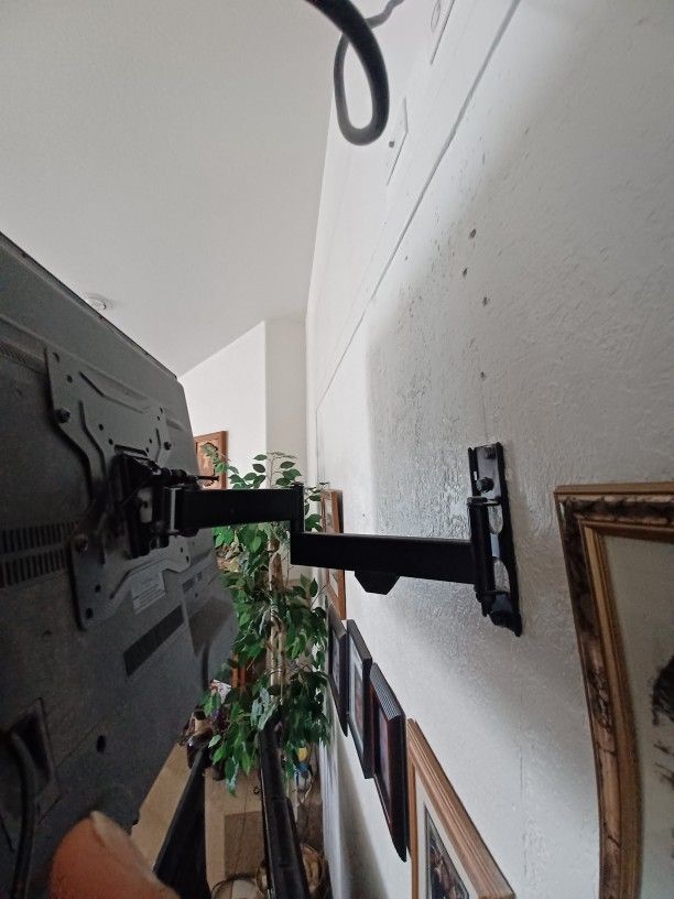 TV wall mount