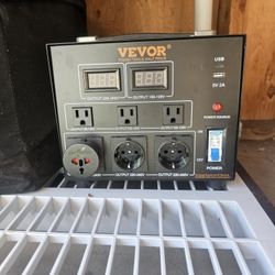 Voltage Converter Transformer 2000 Watt Step Up/Down Transformer 110/220-Volt with US, EU Outlet USB Port LED display