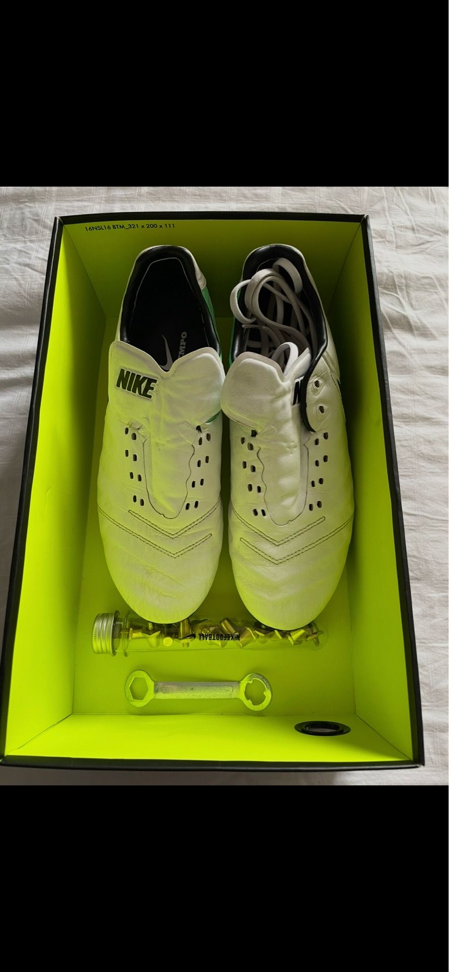 Tiempo Legend VI Cleats size 7