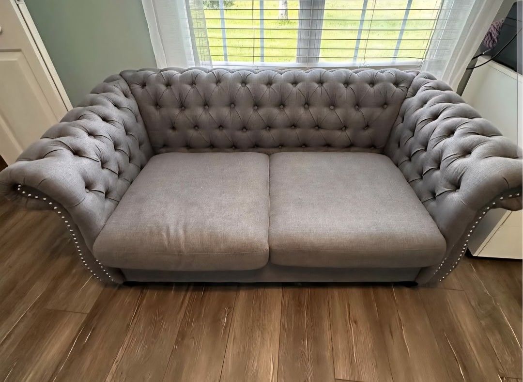 Noble Loveseat