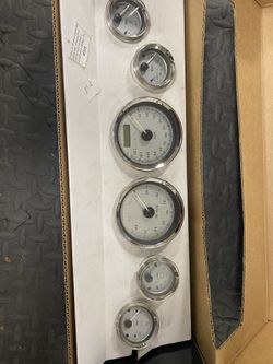 Harley 2012 Road Glide gauges 