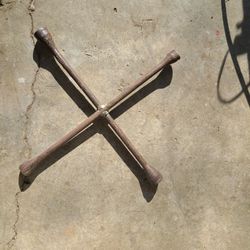 4 Way Lug Wrench 