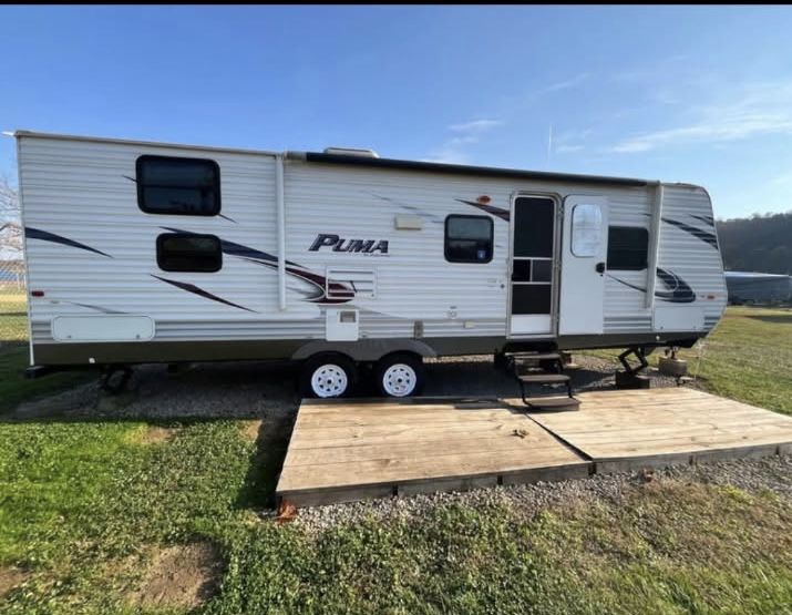 2013 Palomino Puma Travel Trailer 28ft