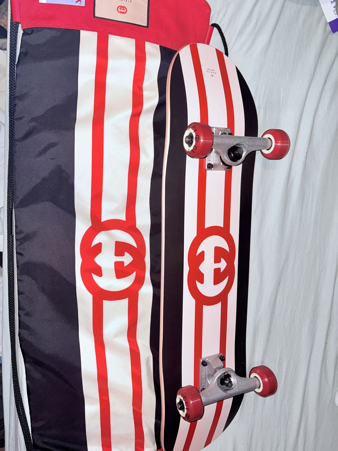 GUCCI SKATEBOARD W GUCCI BAG