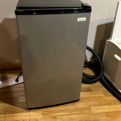 Magic Chef Mini Fridge 