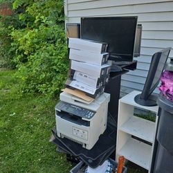 Moniters And Prnter With Lots Of Ink Free