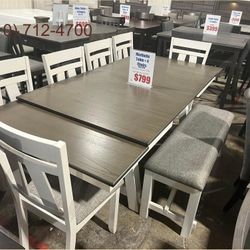 Adorable Set table, plus chairs