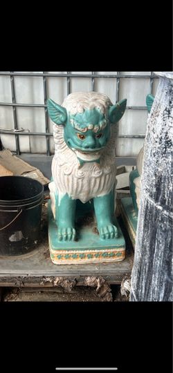 Foo dogs, guardian lions, temple lions