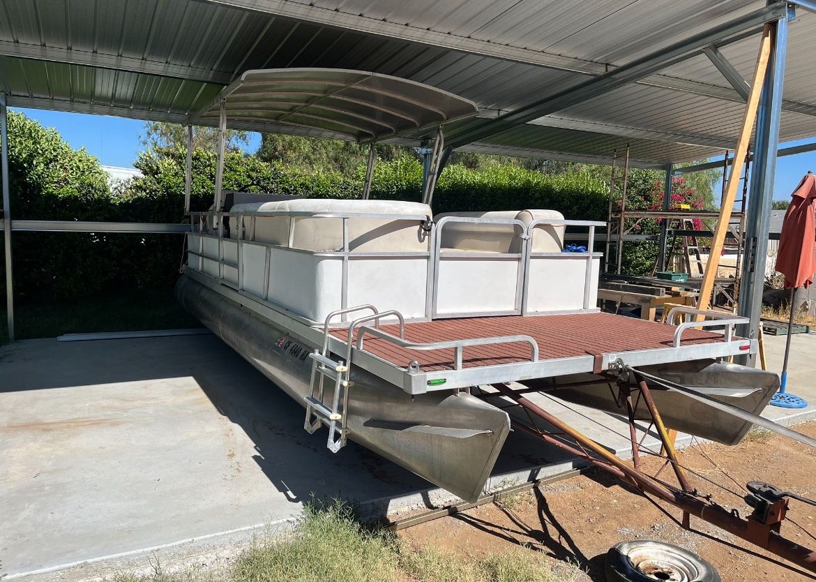 Pontoon Boat 24’
