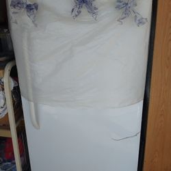 Freezer Good Conditions  61 H 30 W