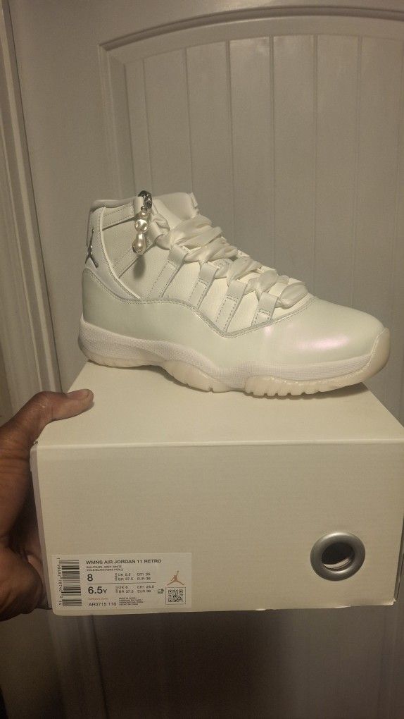 Jordan Retro 11 Pearl Women Size 7 Women Size 8